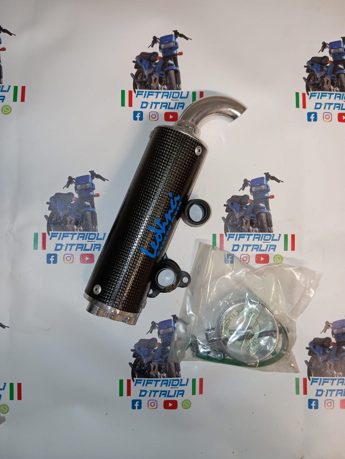 Silenziatore in carbonio LEOVINCI